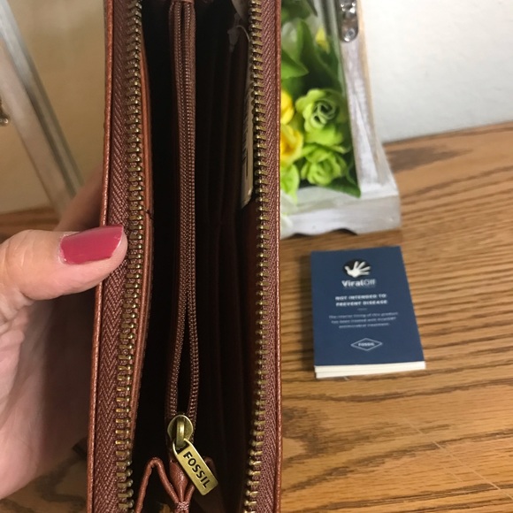 Fossil Zip Around Wallet - Picture 9 of 11